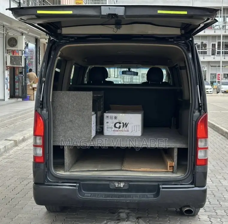 Toyota HiAce 2005 Black