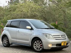 Photo - Toyota IST 2004 Silver