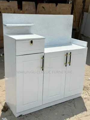 Cabinet Yenye Kibao Nyuma Inatumia Jiko La Plates