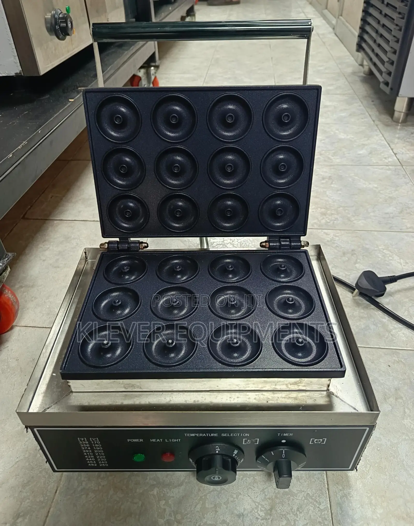 Commercial 12-Hole Electric Doughnut Machine, Model Wg-Hf-Dm12