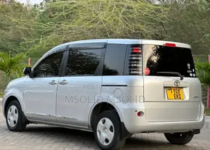 Toyota Sienta 2006 Silver