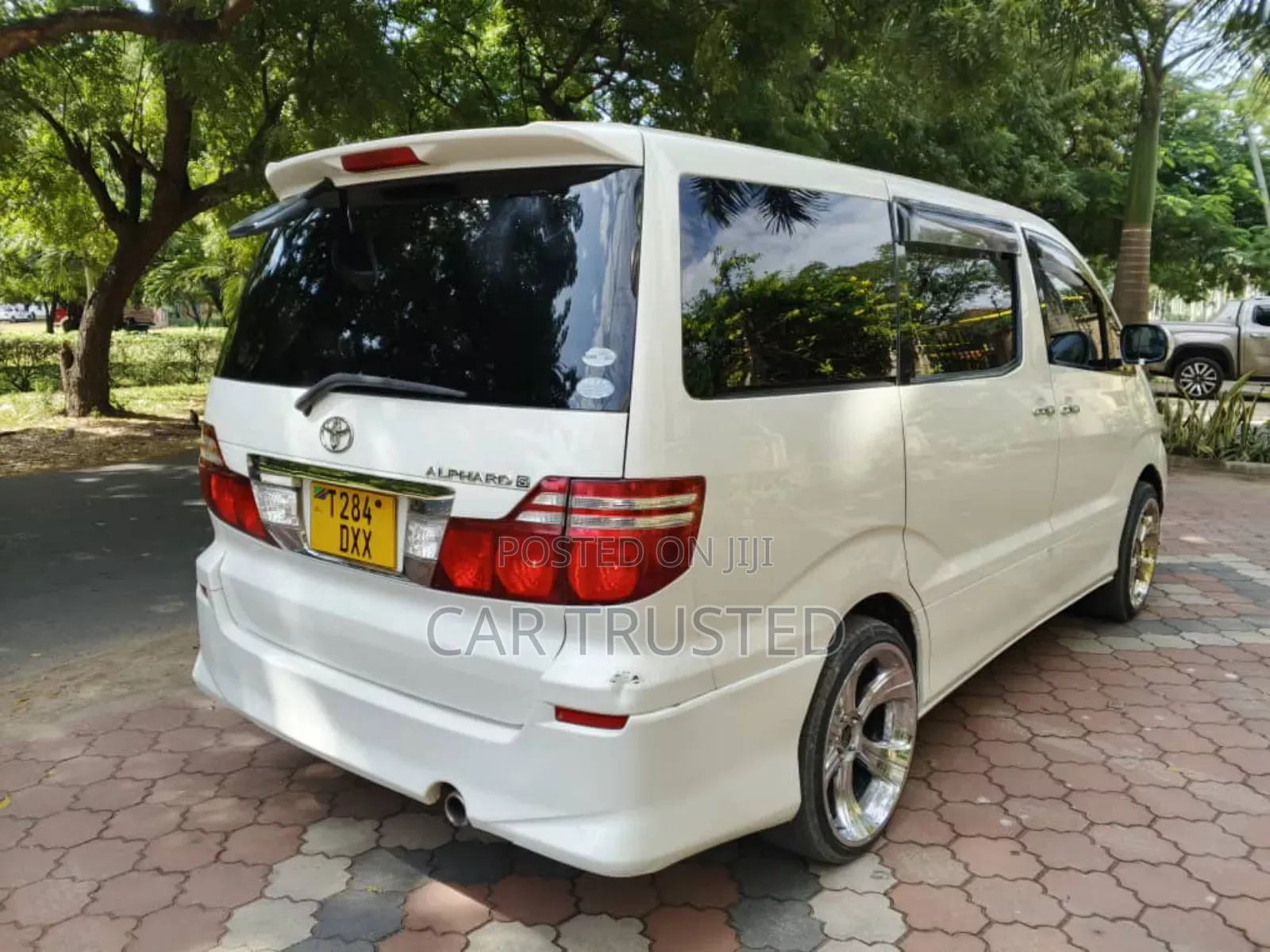 Toyota Alphard 2.4 Petrol AWD 2005 White