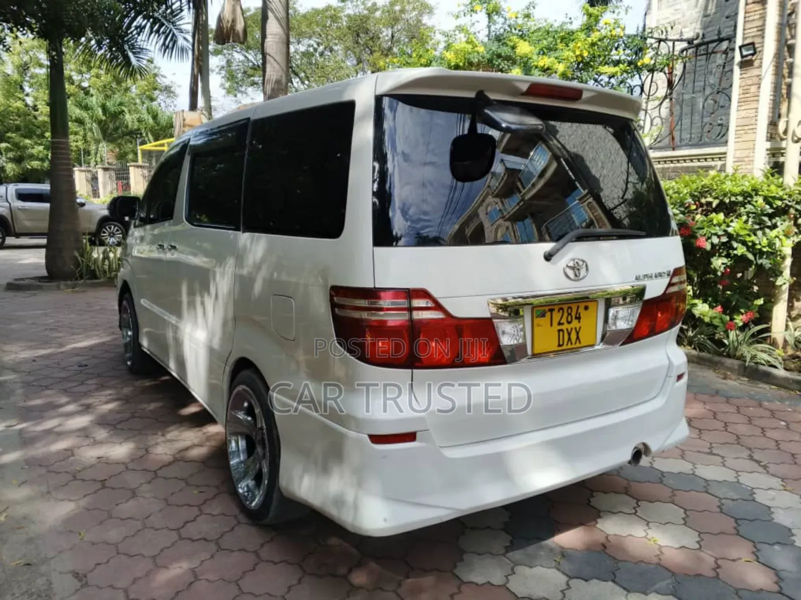 Toyota Alphard 2.4 Petrol AWD 2005 White