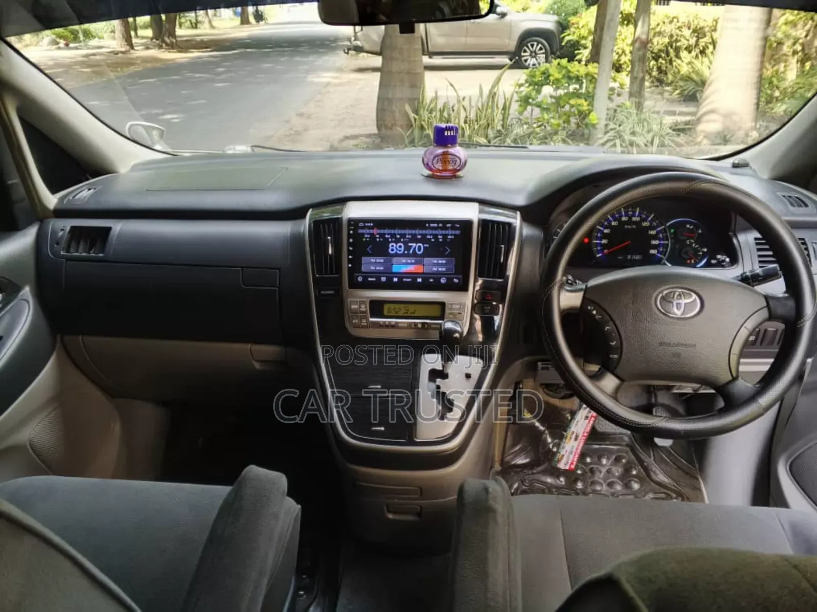 Toyota Alphard 2.4 Petrol AWD 2005 White