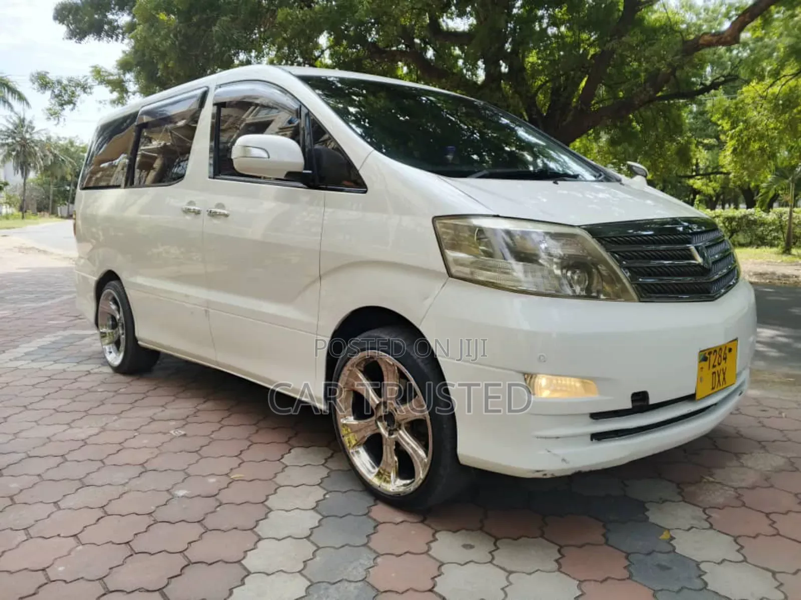 Toyota Alphard 2.4 Petrol AWD 2005 White