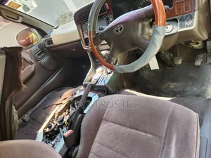 Toyota HiAce 2002 Silver