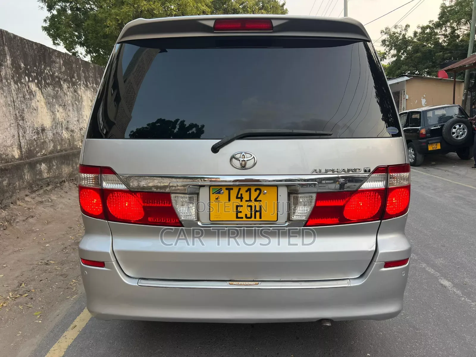 Toyota Alphard 2.4 Petrol AWD 2005 Silver