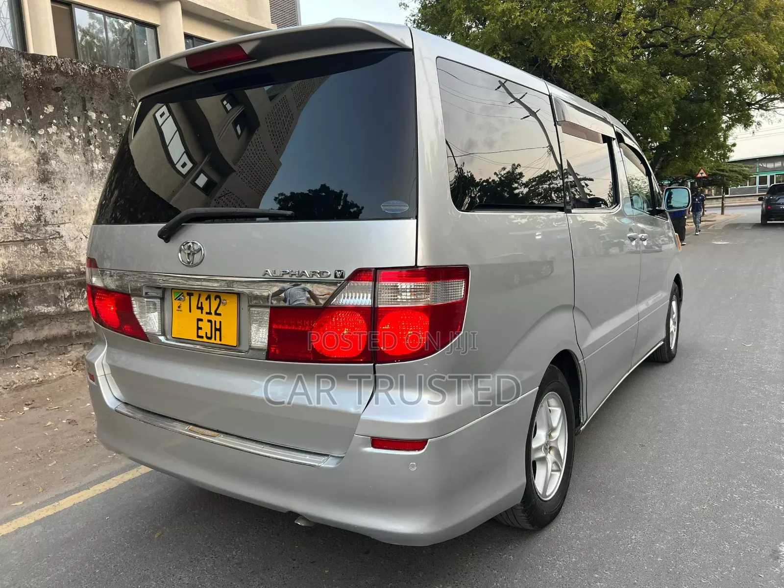 Toyota Alphard 2.4 Petrol AWD 2005 Silver
