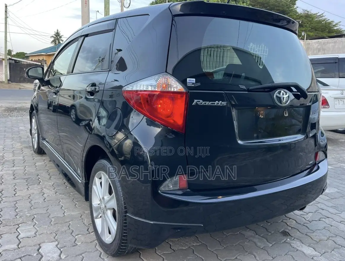 Toyota Ractis 1.5 FWD 2012 Black