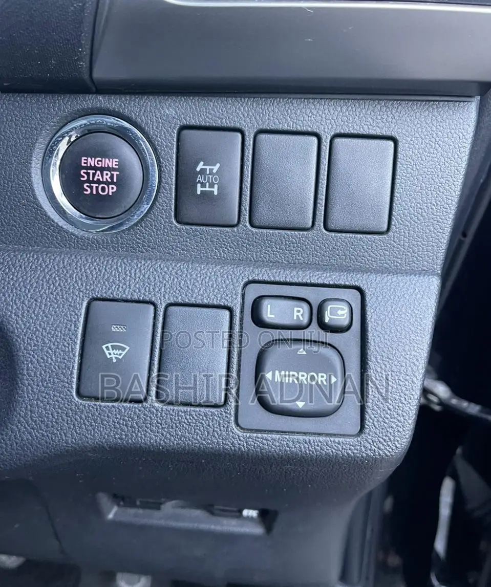 Toyota Ractis 1.5 FWD 2012 Black