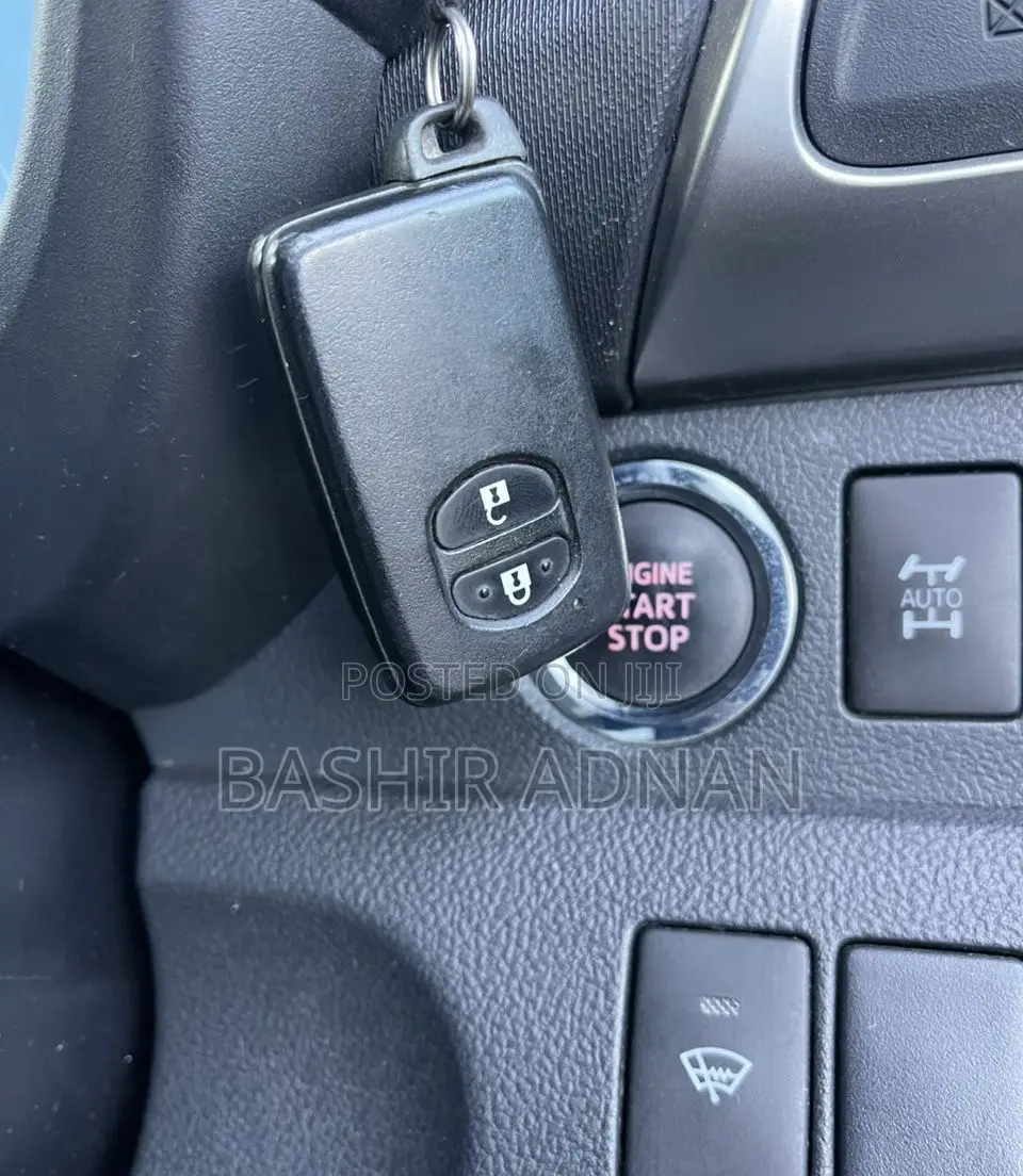 Toyota Ractis 1.5 FWD 2012 Black