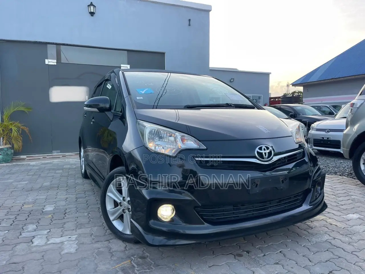Toyota Ractis 1.5 FWD 2012 Black