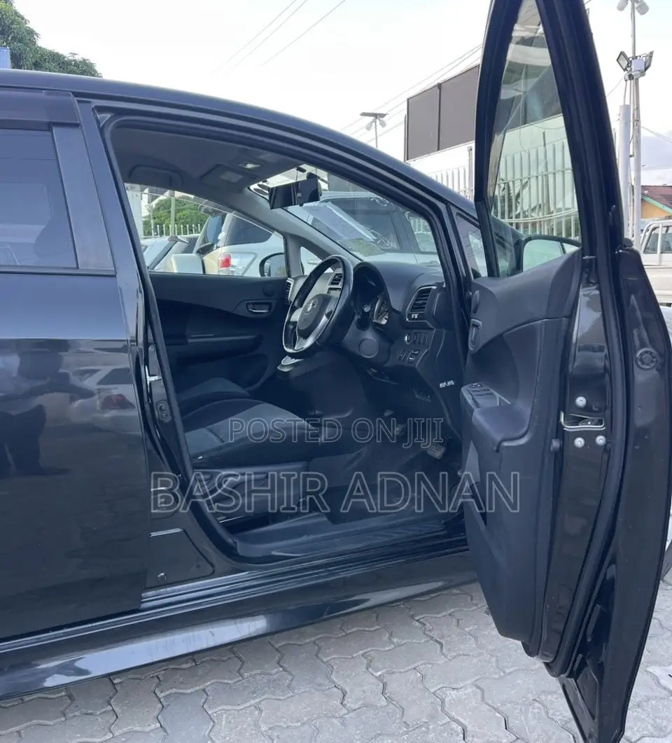 Toyota Ractis 1.5 FWD 2012 Black
