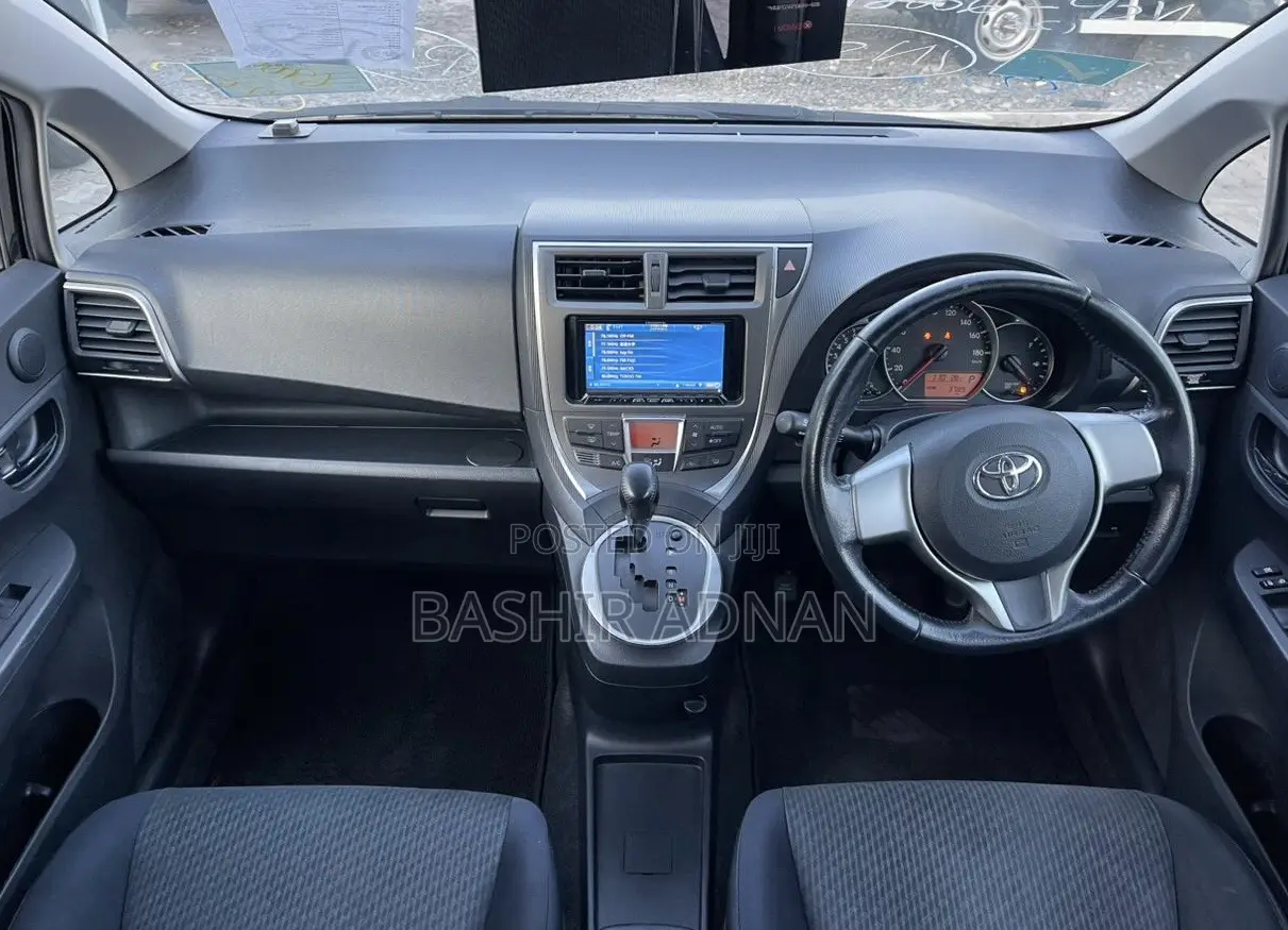 Toyota Ractis 1.5 FWD 2012 Black