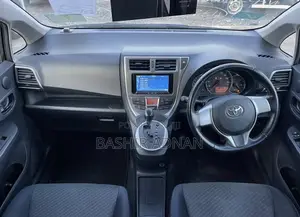 Toyota Ractis 1.5 FWD 2012 Black