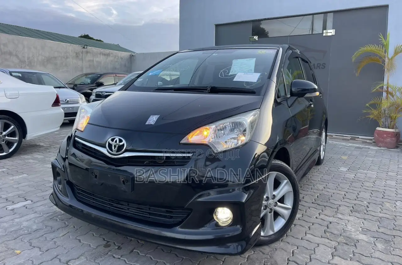 Toyota Ractis 1.5 FWD 2012 Black