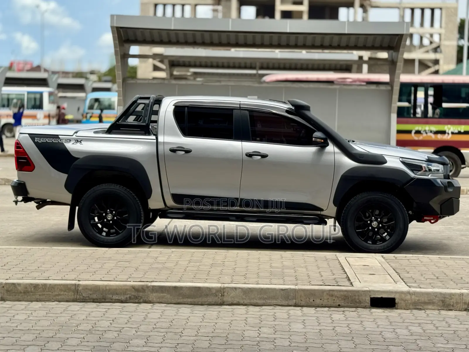 Toyota Hilux Revo Double Cab Deisel 2.8 AWD 2022 Silver