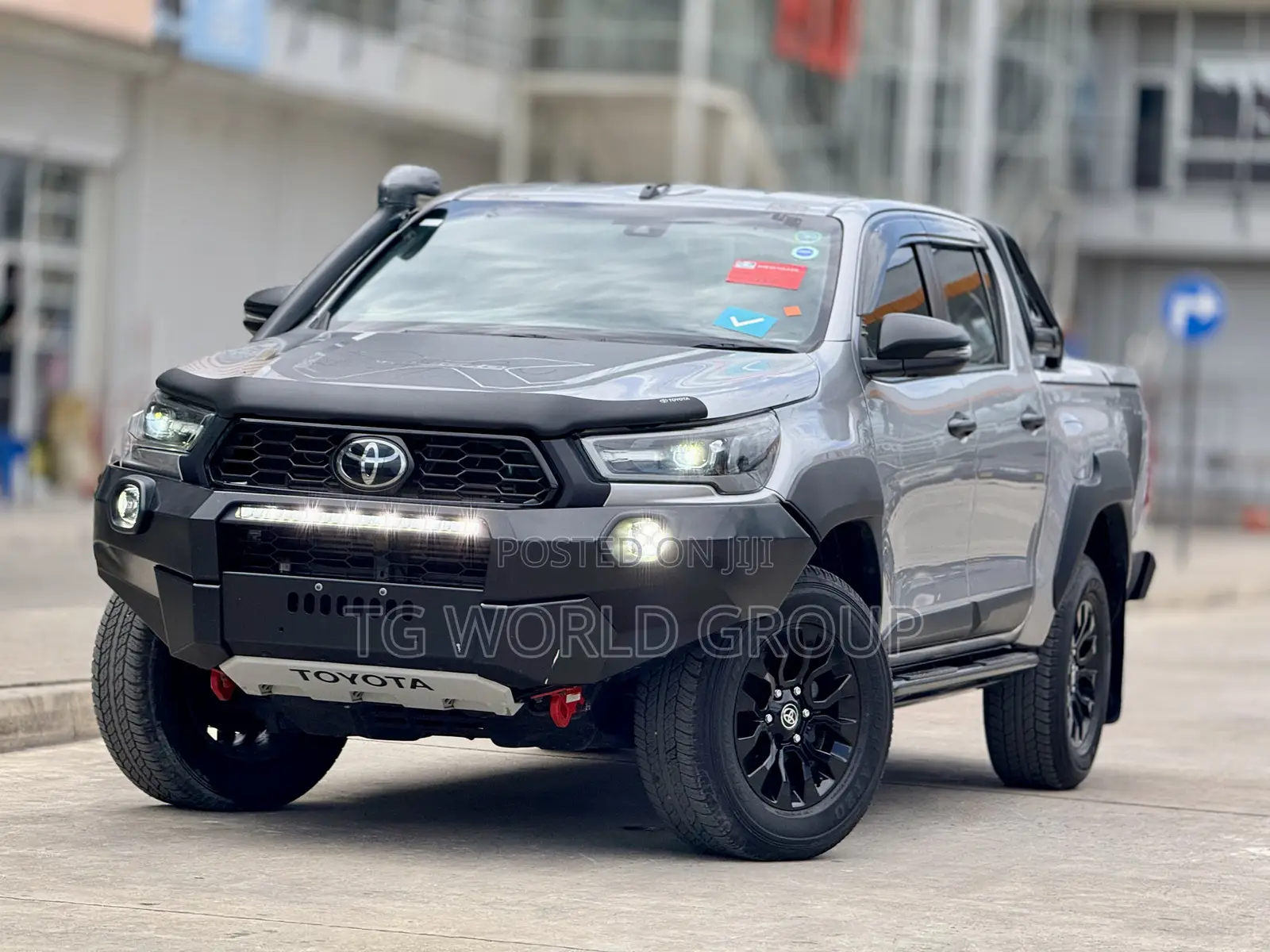 Toyota Hilux Revo Double Cab Deisel 2.8 AWD 2022 Silver