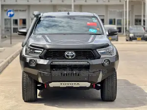 Toyota Hilux Revo Double Cab Deisel 2.8 AWD 2022 Silver