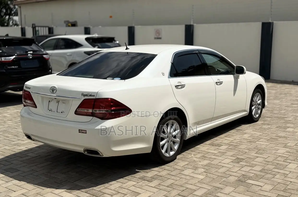 Toyota Crown 2010 White