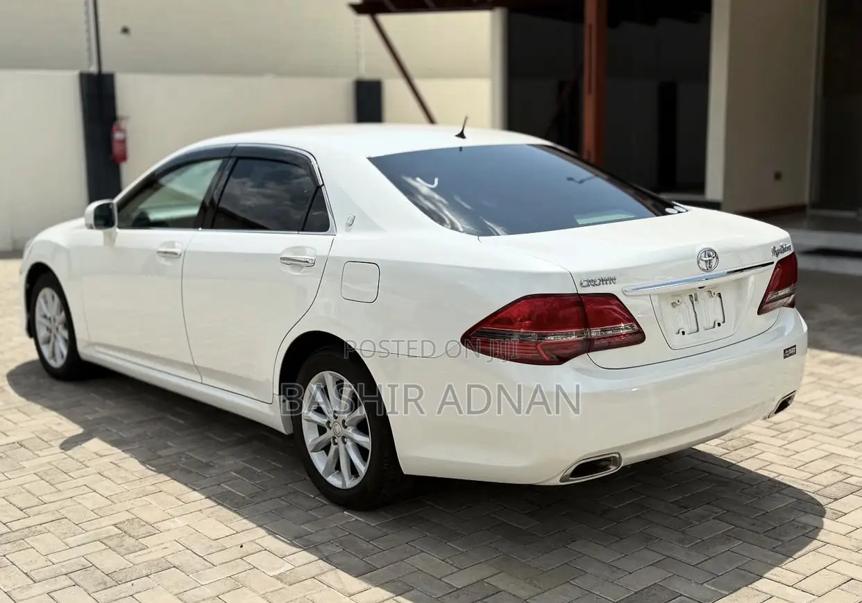 Toyota Crown 2010 White