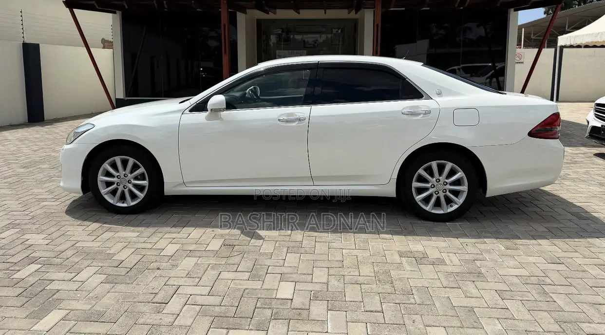 Toyota Crown 2010 White