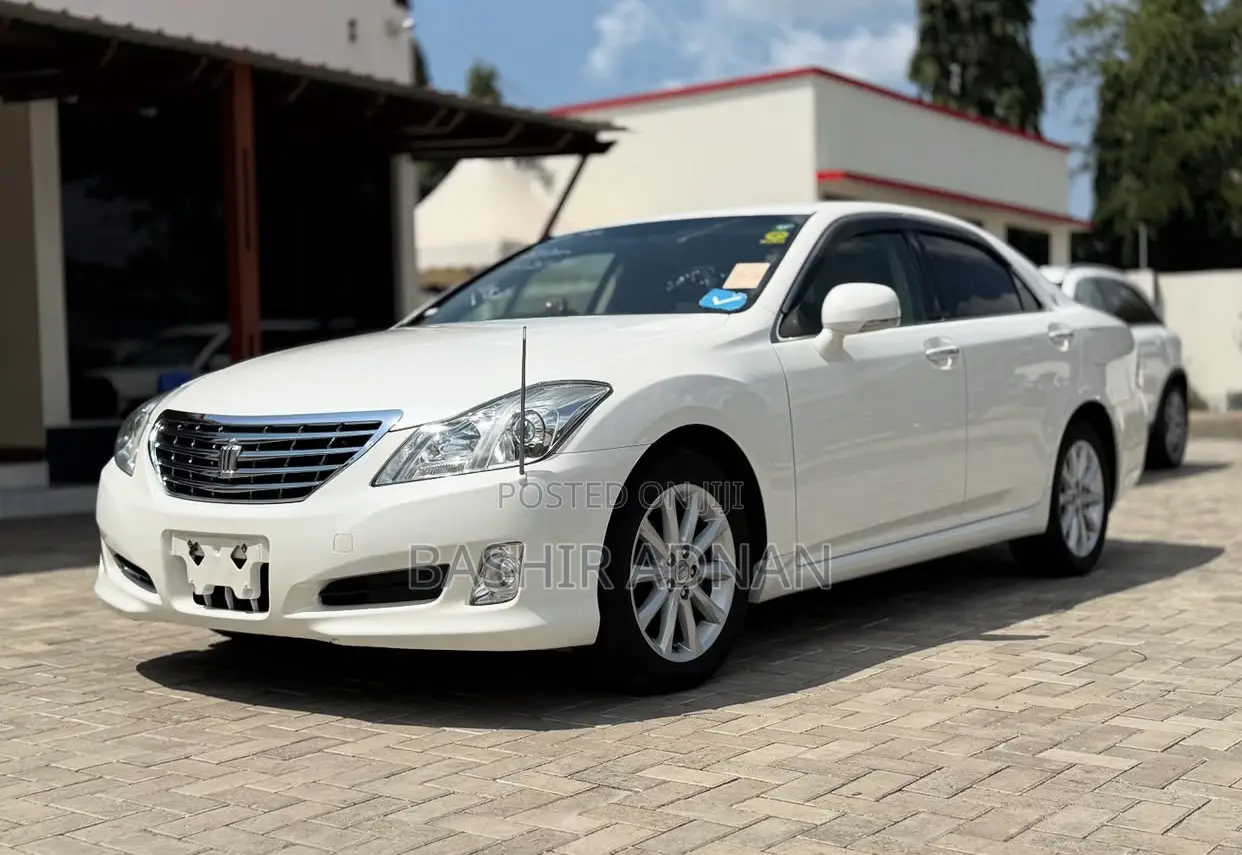 Toyota Crown 2010 White