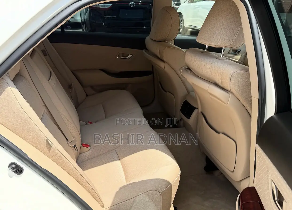 Toyota Crown 2010 White