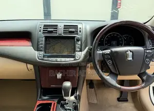 Toyota Crown 2010 White