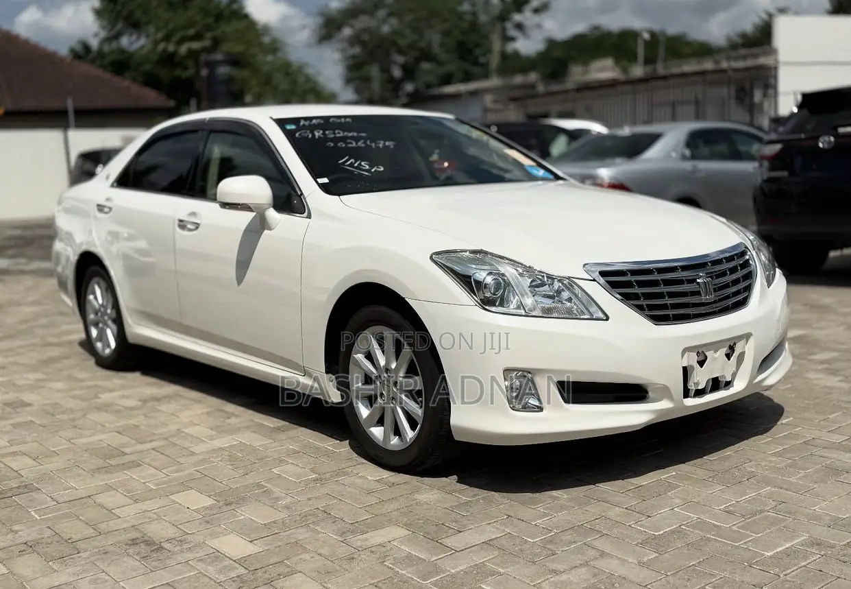 Toyota Crown 2010 White