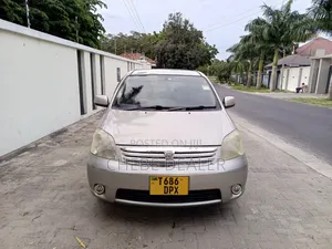 Toyota Raum 2004 Beige