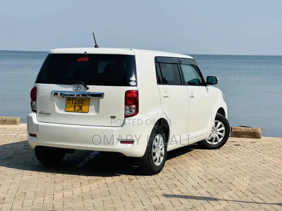 Toyota Corolla Rumion 2008 White