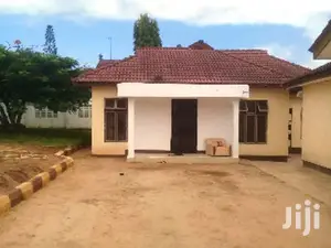 5bdrm House in Kinondoni for Sale