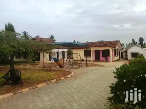 5bdrm House in Kinondoni for Sale