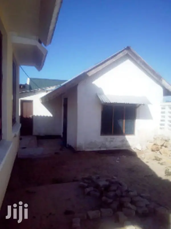 5bdrm House in Kinondoni for Sale