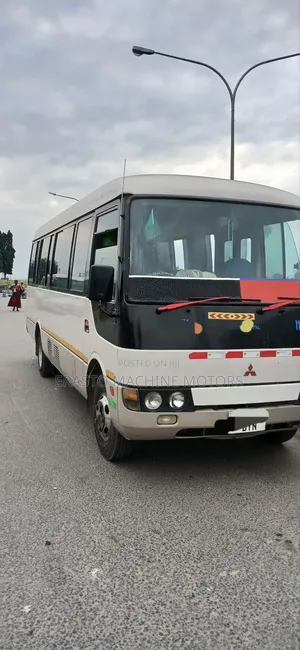 Mitsubishi Fuso Rosa 2000 Brown