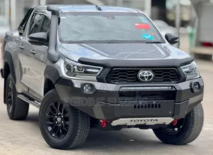 Toyota Hilux 2022 Gray
