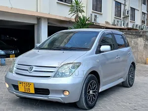 Toyota IST 2004 Silver
