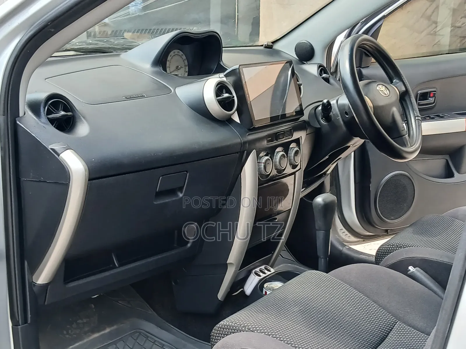 Toyota IST 2004 Silver