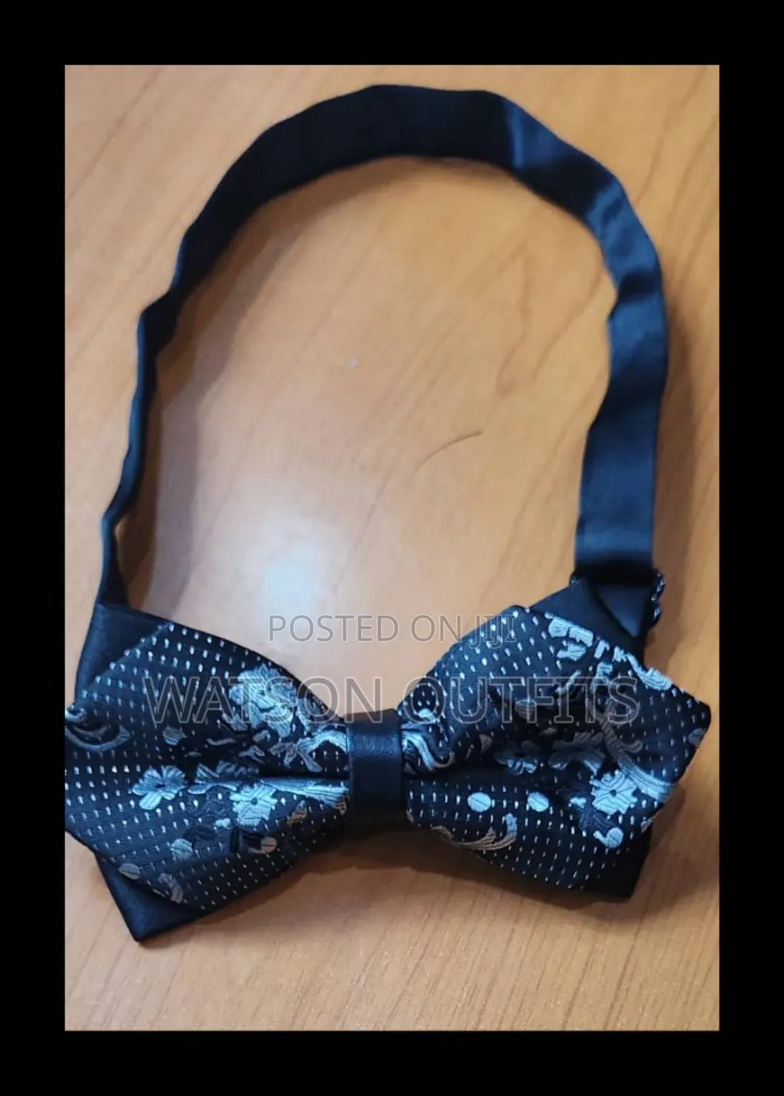 Medium Sized Bowtie New and Original for Men's and Women's