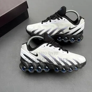 Nike Dn 8 Sneakers 