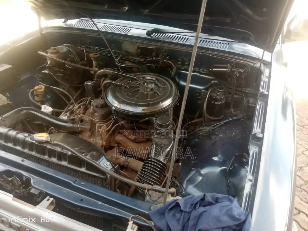 Toyota Hilux 1983 Blue