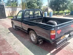 Toyota Hilux 1983 Blue