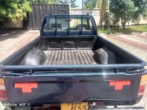 Toyota Hilux 1983 Blue