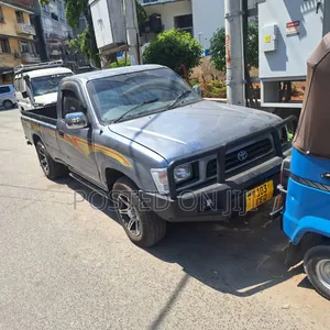 Toyota Hilux 2002 Gray