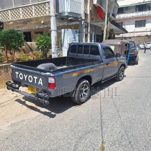 Toyota Hilux 2002 Gray