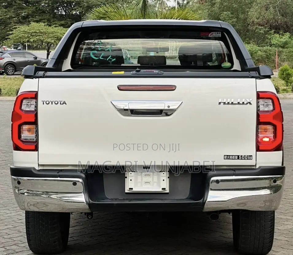 Toyota Hilux 2020 Off white