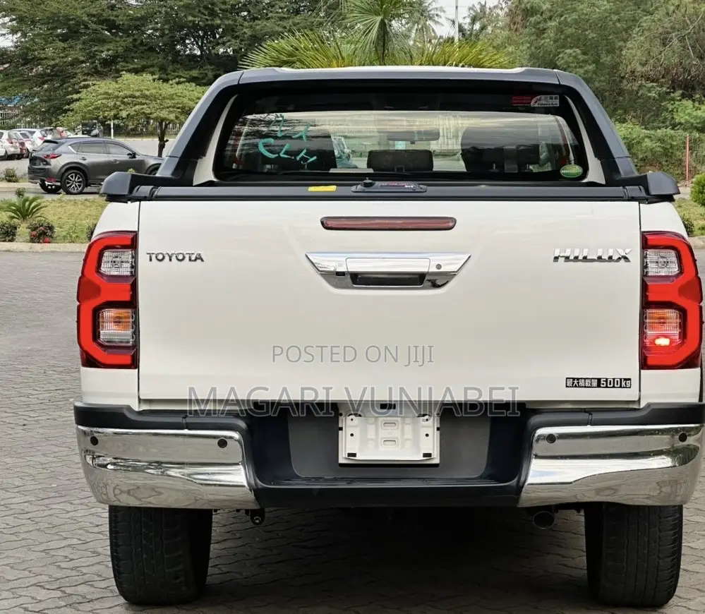 Toyota Hilux 2020 Off white