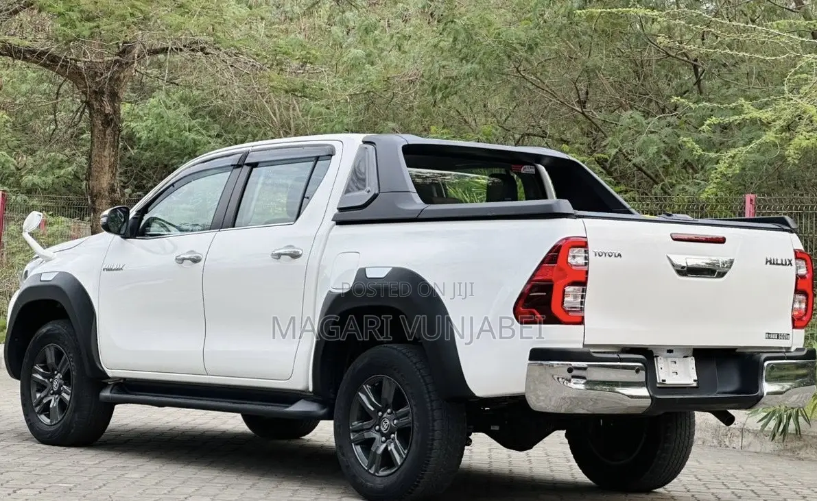 Toyota Hilux 2020 Off white