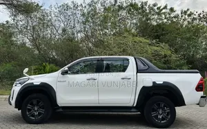 Toyota Hilux 2020 Off white